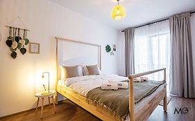 Mo Host Nest